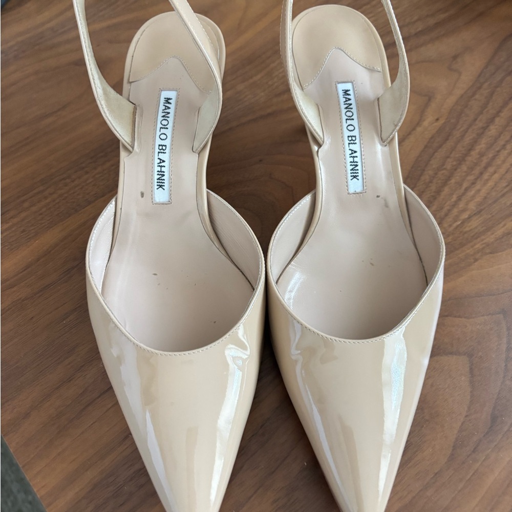 Manolo Blahnik Beige Patent Leather Slingback Pumps